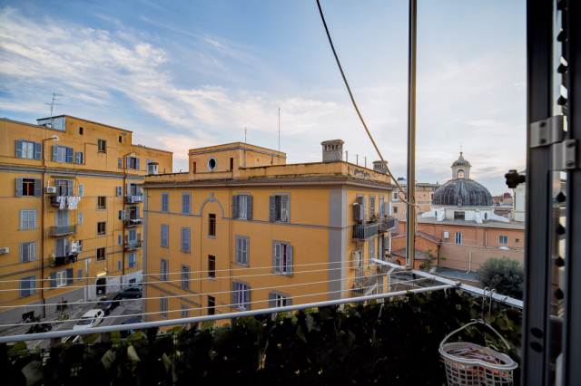 Comodo appartamento centrale con balcone