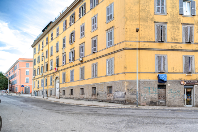 Comodo appartamento centrale con balcone