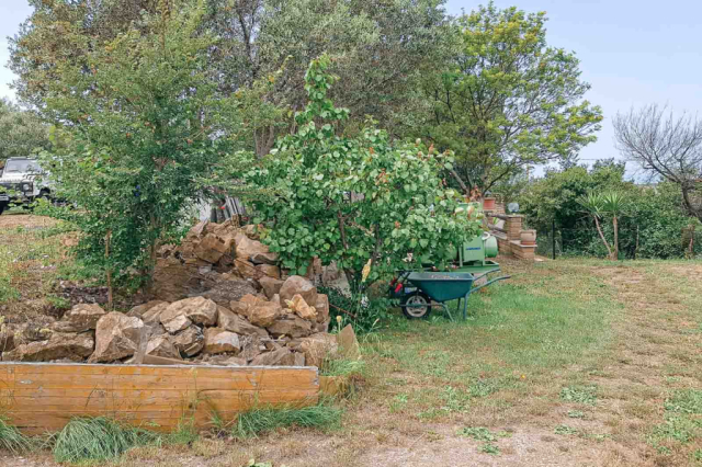 Terreno recintato con cancello vista mare