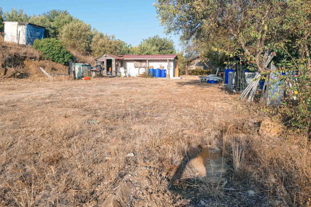 Terreno recintato con cancello vista mare