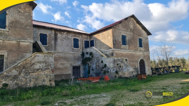 Canino - Terme di Vulci - Casale con terreno