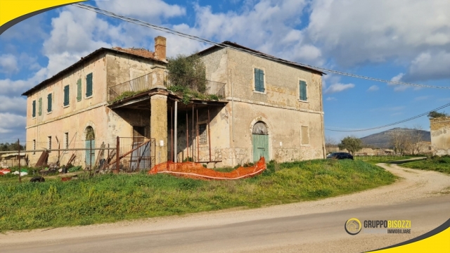 Canino - Terme di Vulci - Casale con terreno