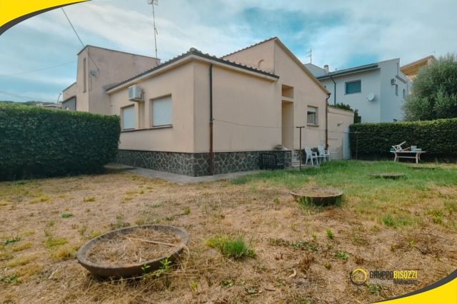 Villa indipendente con posto auto e cantina