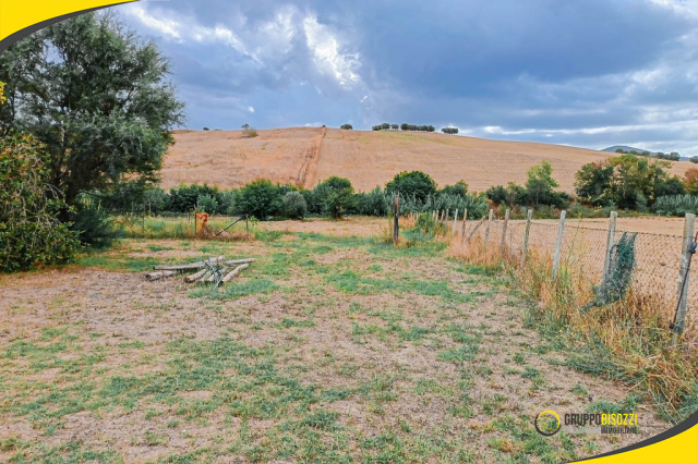 Terreno agricolo con pozzo e allaccio elettrico