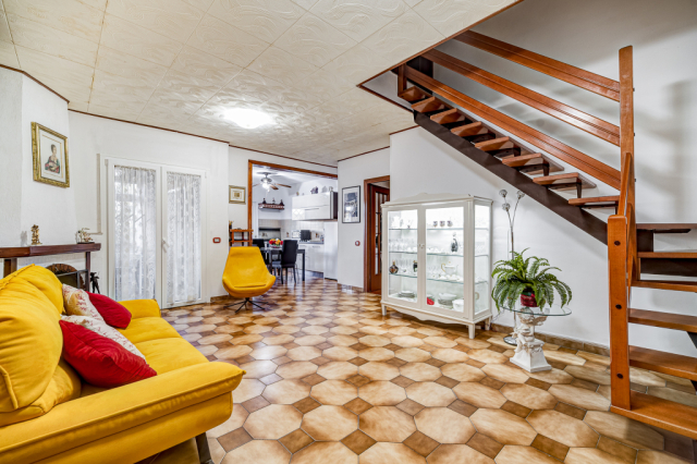 Villa a schiera a San Gordiano con garage