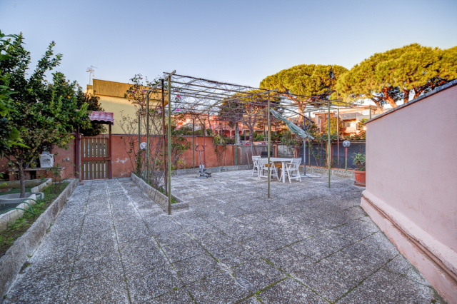 Villa a schiera a San Gordiano con garage