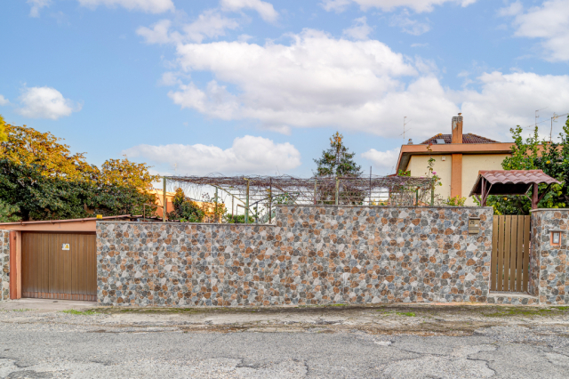 Villa a schiera a San Gordiano con garage