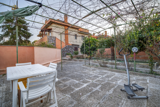 Villa a schiera a San Gordiano con garage